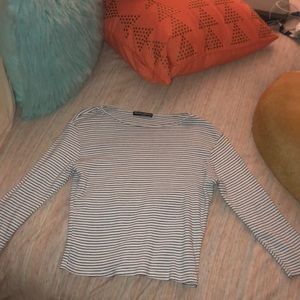 quarter sleeve crop top